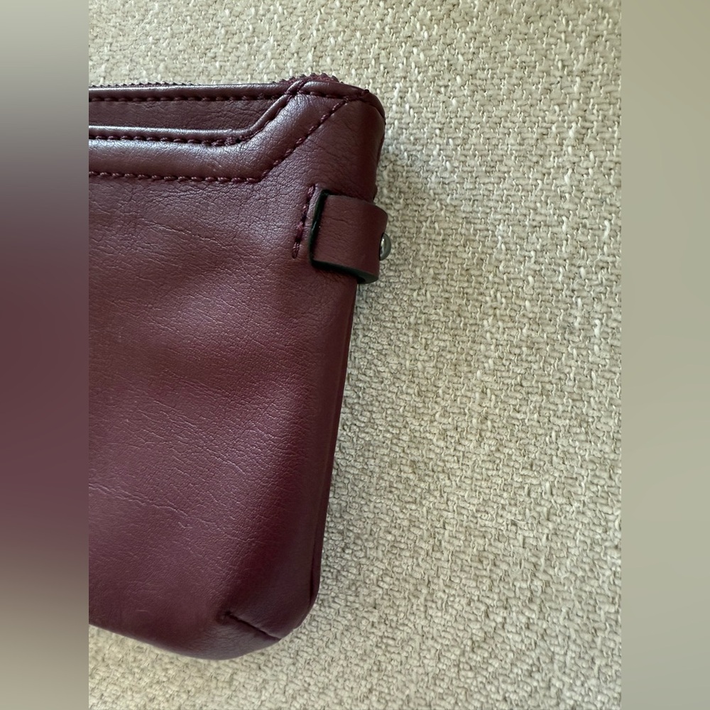 Simply Vera by Vera Wang 🔮Burgundy Wristlet 🔮 NEW WITHOUT TAGS - Picture 2 of 9